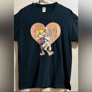 Black T-Shirt Bugs Bunny Lola Heart Embrace Warner Bros Fruit of Loom Sz M